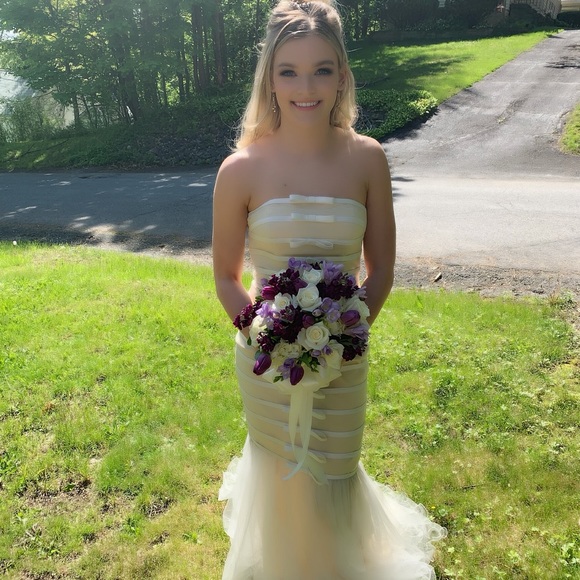 Strapless mermaid style yellow - Picture 2 of 3